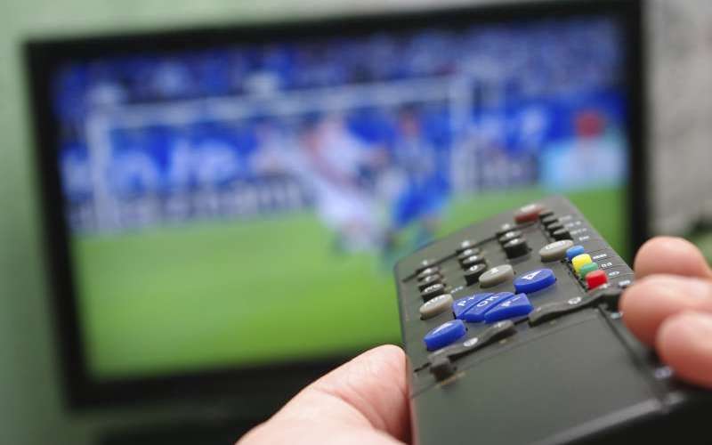 Komfort oglądania rozgrywek sportowych, czyli jak wybrać telewizor idealny
