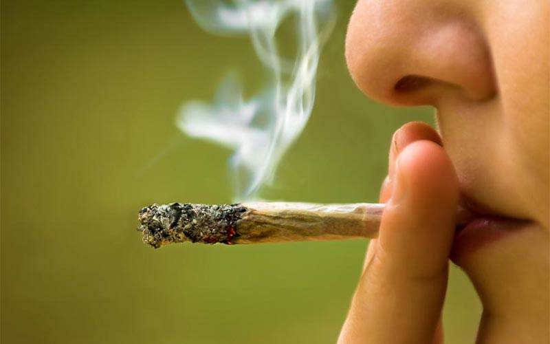 Rzucenie palenia bywa objawem raka
